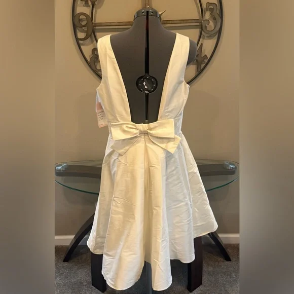 Elegant White Sleeveless Dress by‎ Alfred Sung Size 14 Sample NWT - Picture 4 of 7